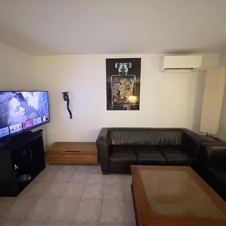 Charmante Maison De Pres De Avec Piscine بيت للعطل *